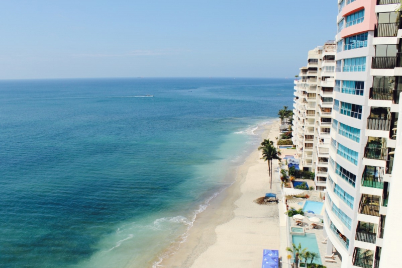 chambre-hote-LE CASTELLET-min_beach_ocean_shore_hotel_palm_tree-33726